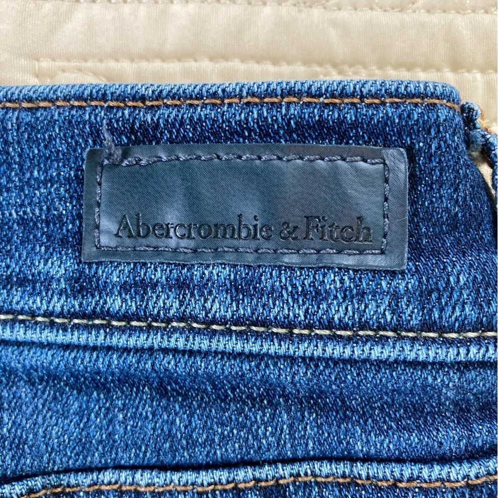 Abercrombie‎ & Fitch Distressed Denim Short Shorts Five Pocket (Size 27)